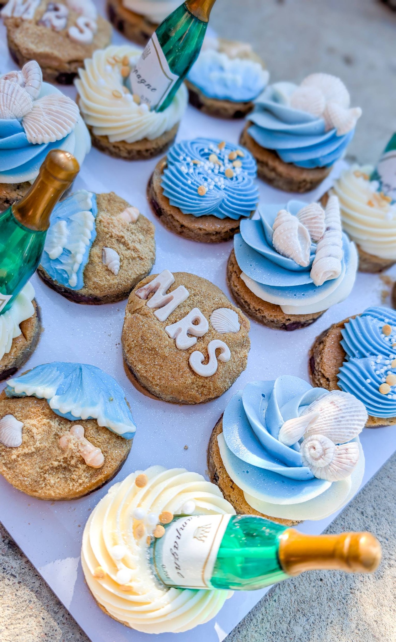 Bridal decorated cookies